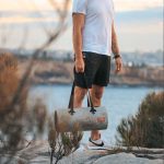 Kompakte wasserdichte Tasche für Sport und Reisen – Zulupack® Yoggy 16L IP65 Grau/Camel