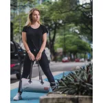 Kompakte wasserdichte Tasche für Sport und Reisen – Zulupack® Yoggy 16L IP65 Grau/Camel