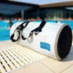 Kompakte wasserdichte Tasche für Sport, Reisen und Motorradfahren – Zulupack® Yoggy 16L IP65 grau/blau